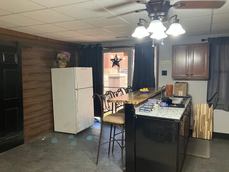 More Photos Of 600 Kentucky St, Quincy General Retail For Sale