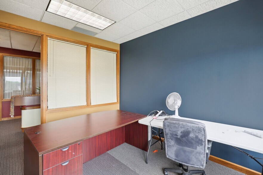 More Photos Of 101 Jones St, Barneveld General Retail For Sale