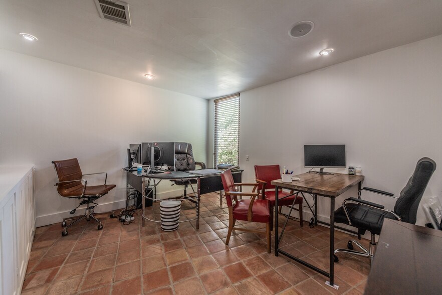 More Photos Of 601 E Ashby Pl, San Antonio Restaurant For Lease