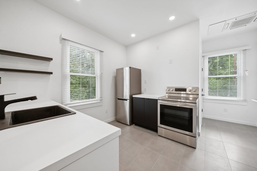 More Photos Of 2810 Griffin Ave, Richmond Apartments For Sale