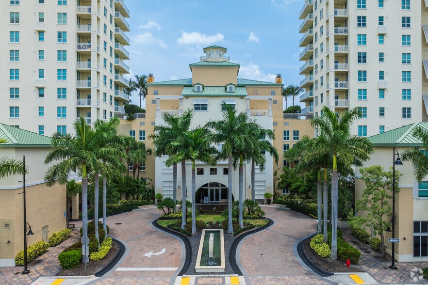 More Photos Of 300-488 N Federal Hwy, Boynton Beach Apartments For Lease