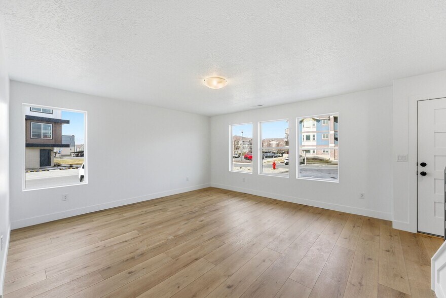 More Photos Of 132-144 E Chambord Ct, Sandy Apartments For Sale