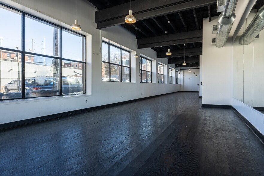 More Photos Of 400 W Chelten Ave, Philadelphia Freestanding For Lease
