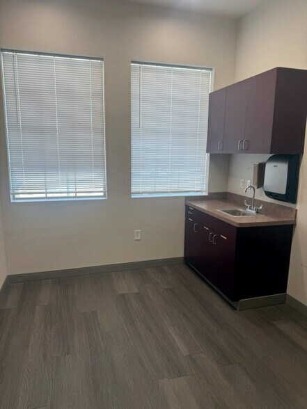 More Photos Of 1611 N Belt Line Rd, Mesquite Medical For Lease