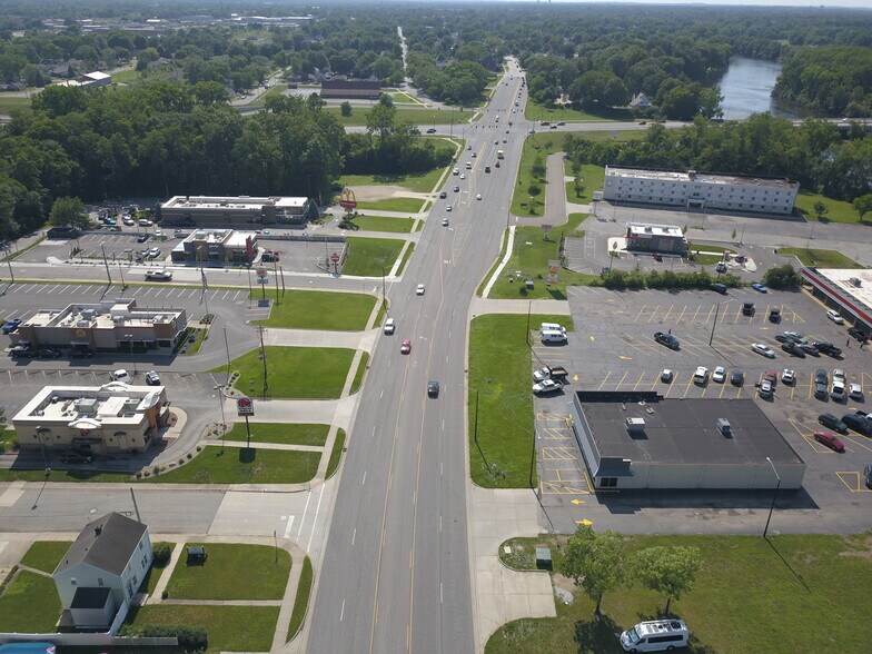 More Photos Of 2826 Lincolnway E, Mishawaka Restaurant For Lease