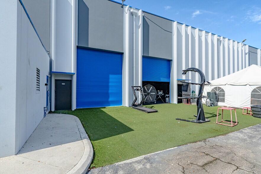 More Photos Of 2100-2290 SW 71st Ter, Davie Warehouse For Sale