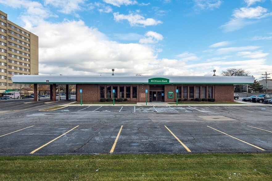 More Photos Of 11275 Allen Rd, Southgate Bank For Sale