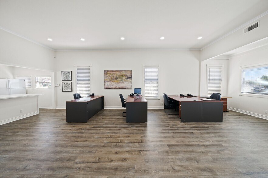 More Photos Of 8336 Brentwood Blvd, Brentwood Office Residential For Sale