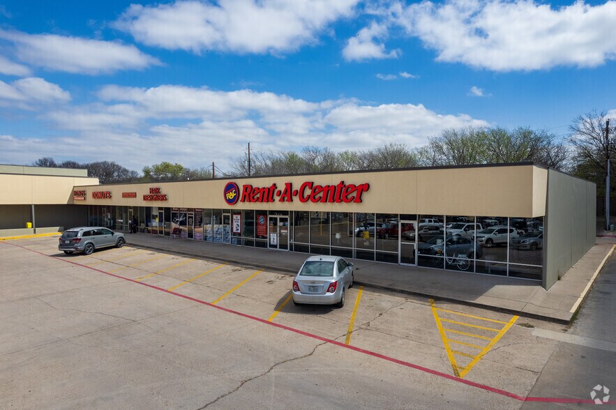 More Photos Of 505-521 N Stewart St, Azle General Retail For Sale