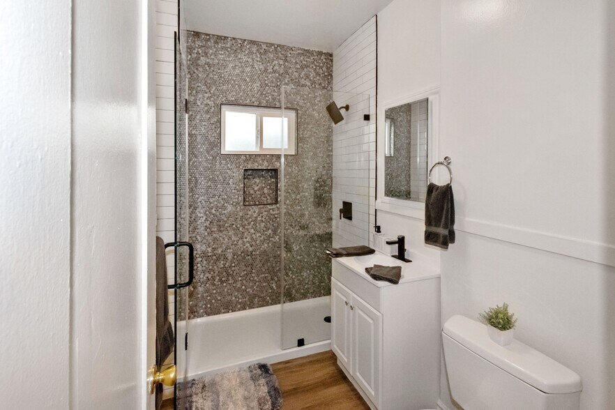 More Photos Of 1296 S Citrus Ave, Los Angeles Apartments For Sale