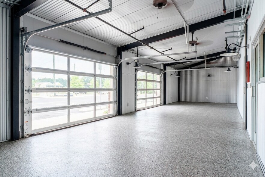 More Photos Of 2502 Highway 87, Navarre Specialty For Sale