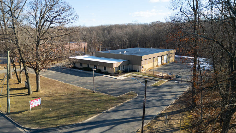 Primary Photo Of 111 Connecticut Dr, Burlington Warehouse For Lease