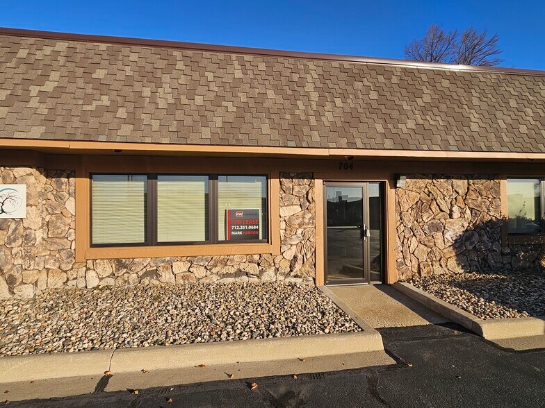 More Photos Of 700-706 Jackson St, Sioux City Office For Sale