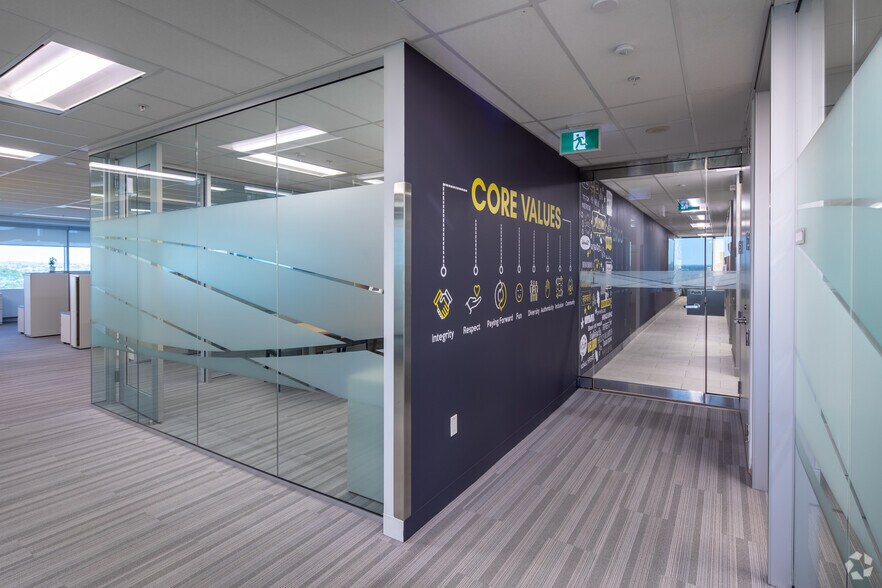 More Photos Of 1270 Central Pky, Mississauga Unknown For Lease