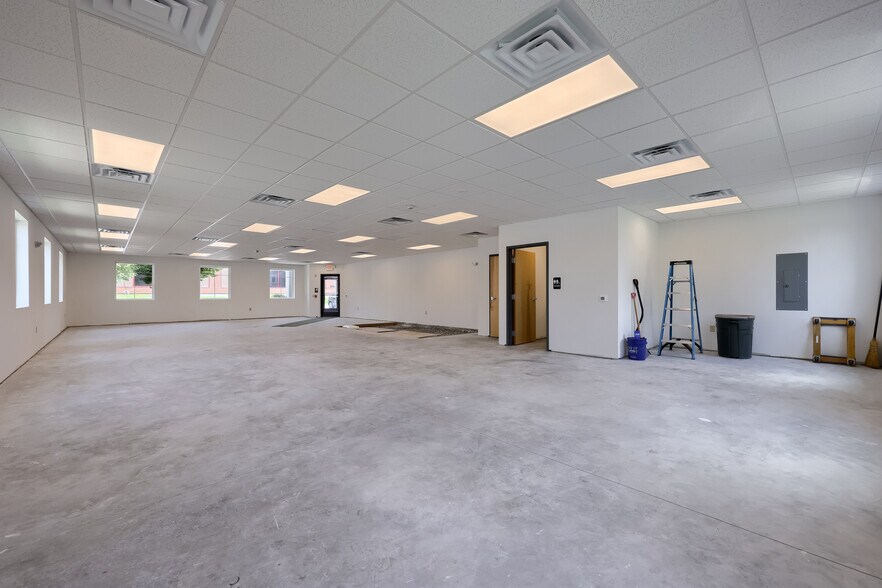 More Photos Of 84 Doe Run Rd, Manheim Medical For Lease