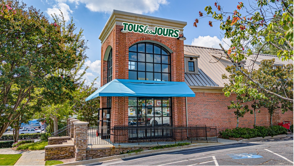 More Photos Of 6090 Roswell Rd, Sandy Springs Restaurant For Sale