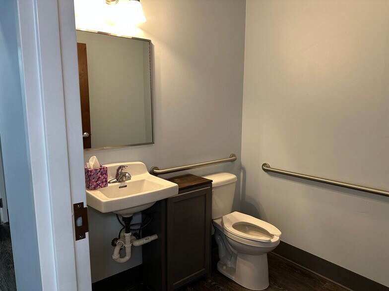 More Photos Of 9130 Otis Ave, Indianapolis Flex For Lease