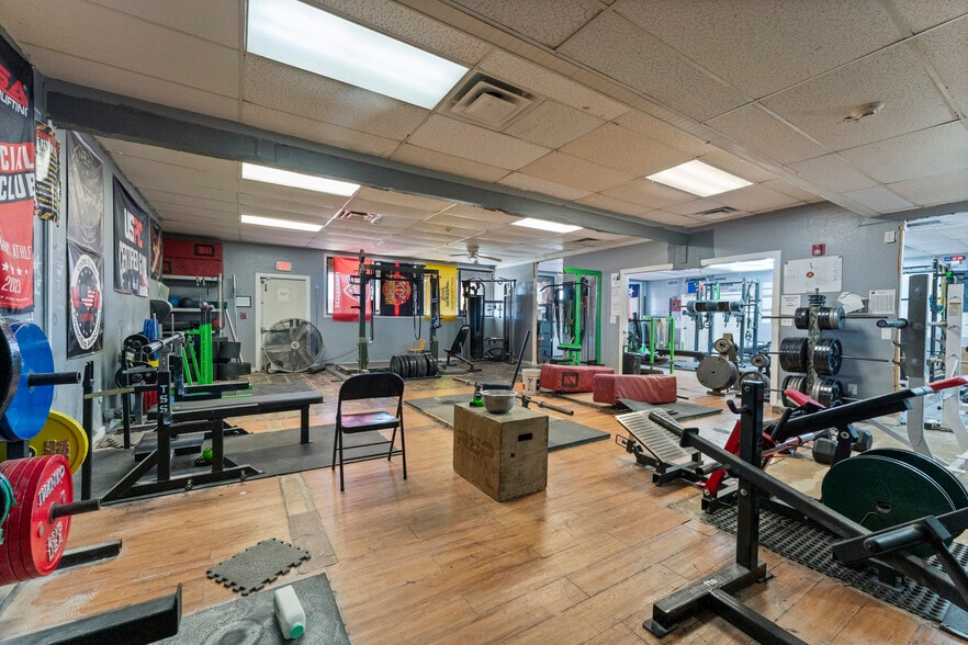 More Photos Of 9585 Braun Rd, San Antonio Storefront Retail Office For Sale