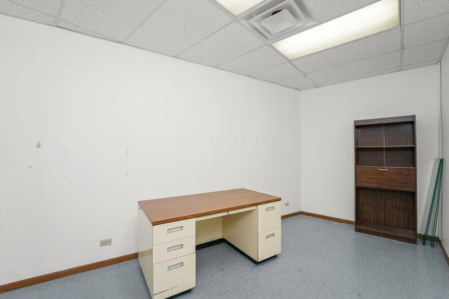 More Photos Of 8650 W 159th St, Orland Park Storefront Retail Office For Lease