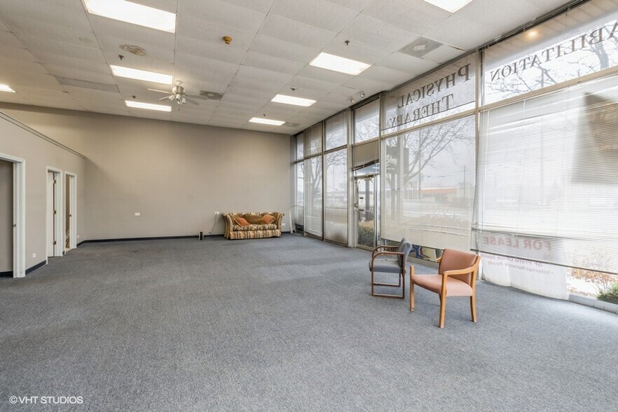 More Photos Of 1728-1734 W Algonquin Rd, Arlington Heights Medical For Lease