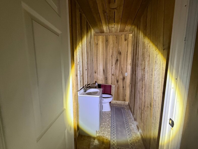 More Photos Of 615 W Main St, Mitchell Storefront For Sale