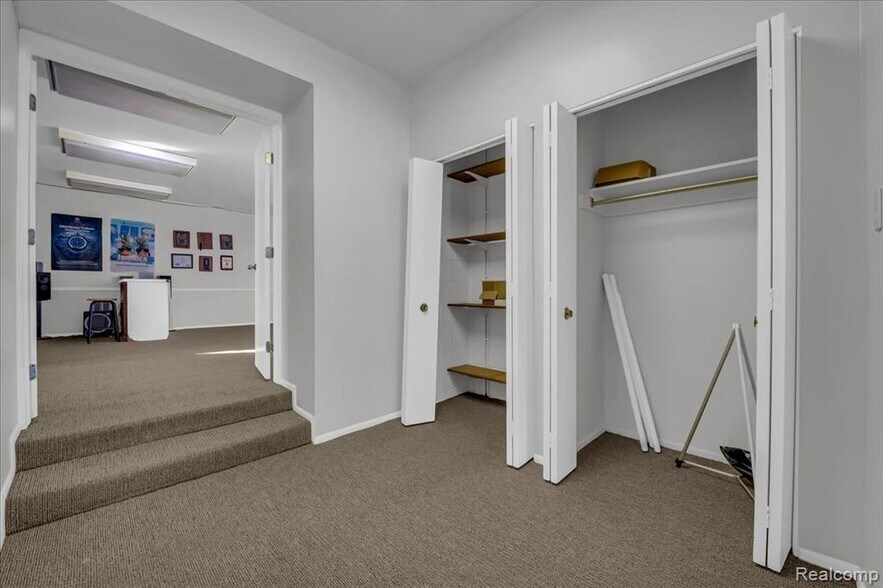 More Photos Of 3151 S Wayne Rd, Wayne Storefront Retail Office For Lease