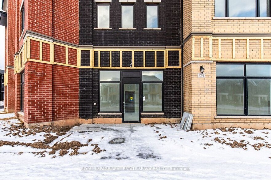 More Photos Of 3289 Sixth Line, Oakville General Retail For Lease
