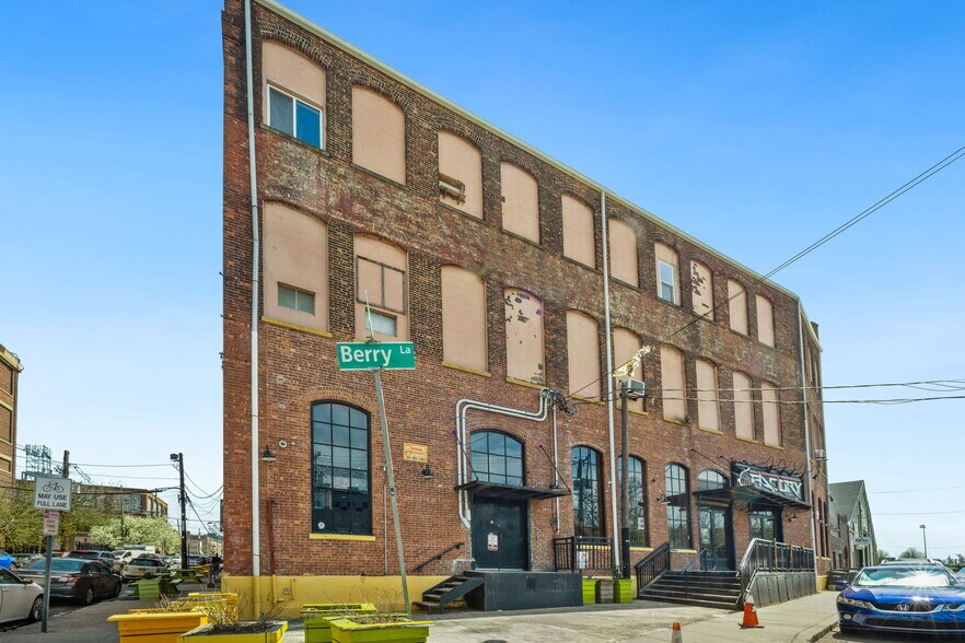 More Photos Of 451 Communipaw Ave, Jersey City Warehouse For Sale