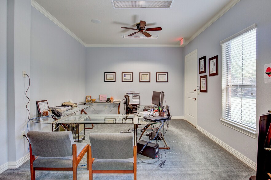 More Photos Of 7633 Bellaire Dr S, Fort Worth Medical For Sale