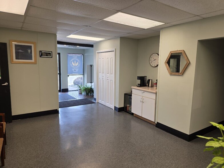 More Photos Of 5700 Executive Dr, Lansing Office For Sale
