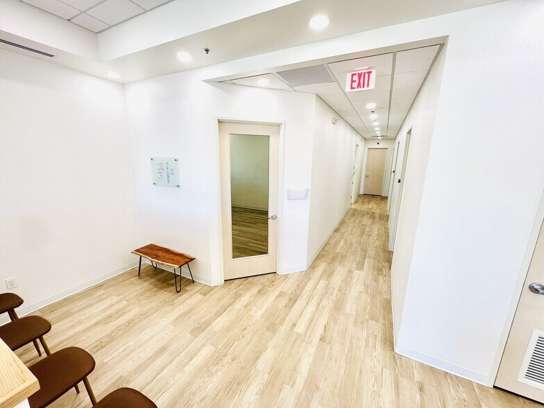 More Photos Of 17050 N Thompson Peak Pky, Scottsdale Storefront For Lease