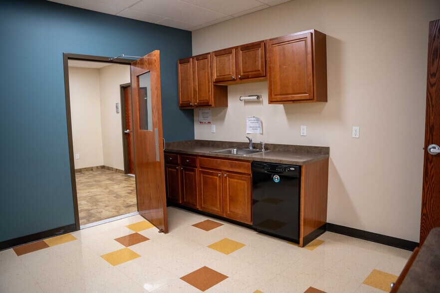 More Photos Of 463 New Karner Rd, Albany Office For Lease