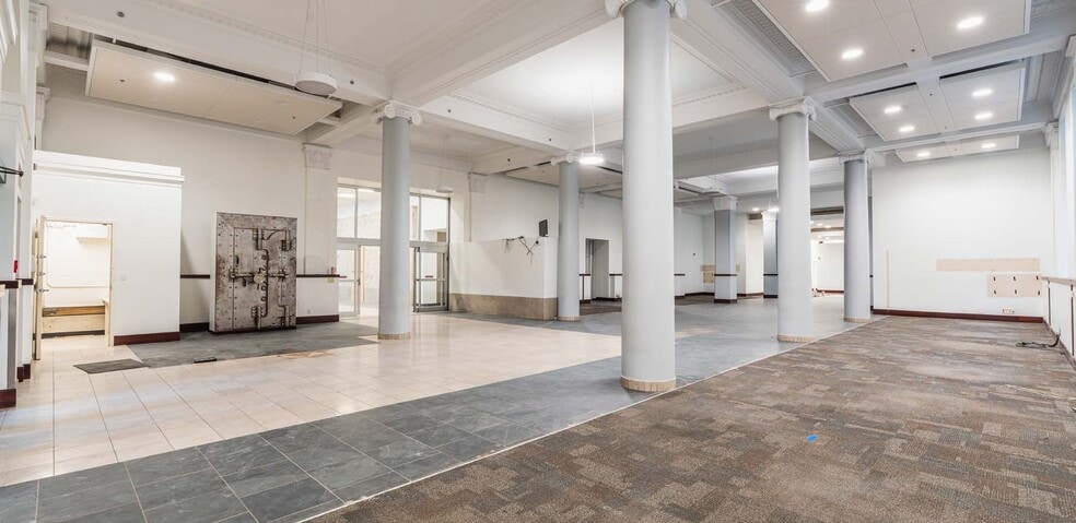 More Photos Of 10102 Jasper Ave NW, Edmonton Office For Sale