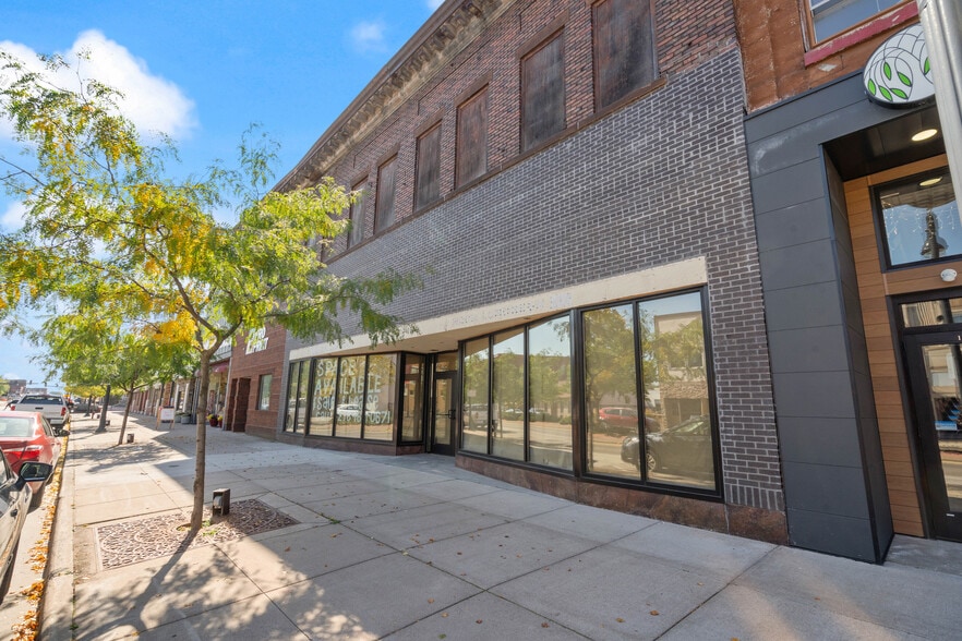 Primary Photo Of 1309 Tower Ave, Superior Restaurant For Sale