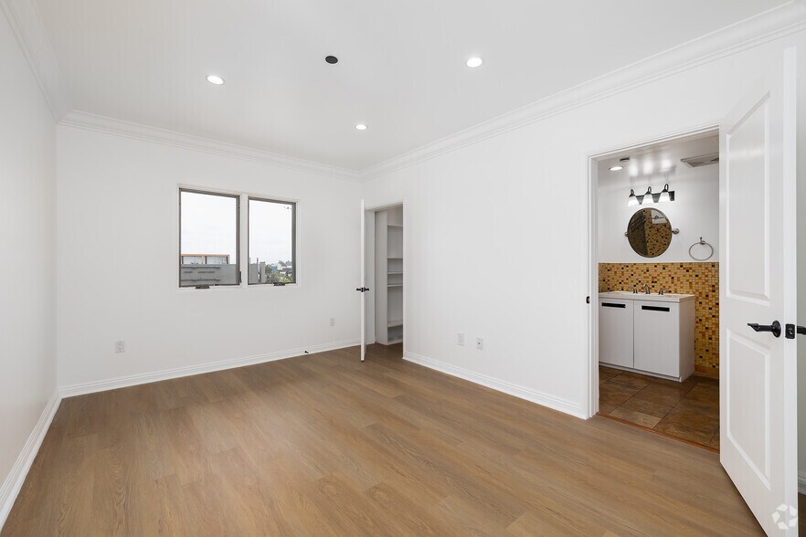 More Photos Of 930 S Robertson Blvd, Los Angeles Apartments For Lease