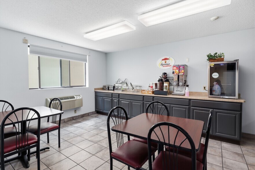More Photos Of 7680 Niagara Falls Blvd, Niagara Falls Hotel For Sale
