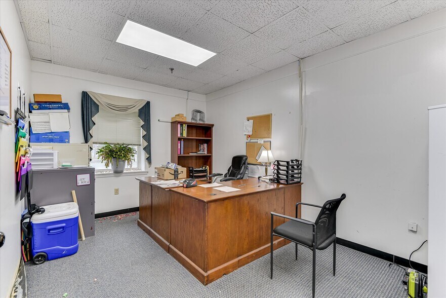 More Photos Of 1089 Augusta Rd, Warrenville Office For Sale