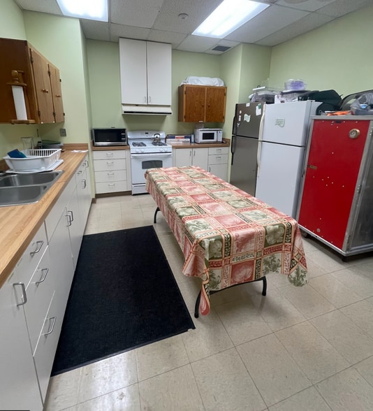 More Photos Of 14001 Shelbyville Rd, Louisville Specialty For Sale