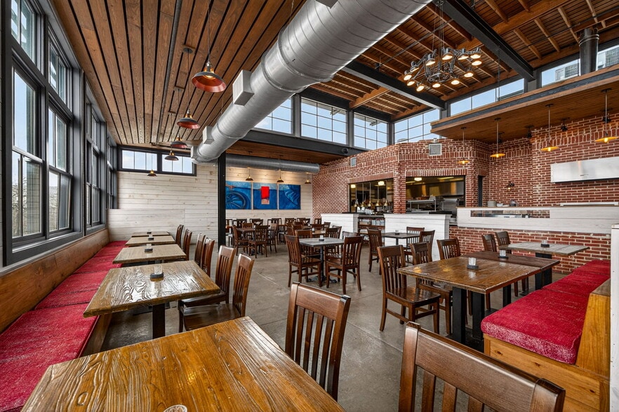 More Photos Of 153 S Main St, Boerne General Retail For Lease