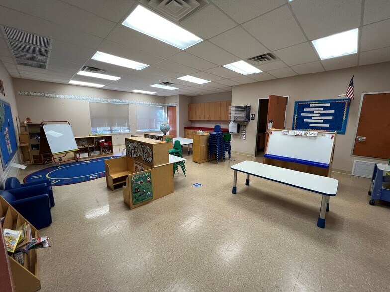 More Photos Of 10613 FM 620, Austin Schools For Lease