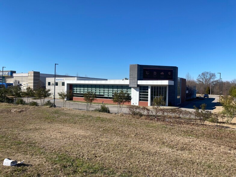 More Photos Of 7251 Appling Farms Pky, Memphis Warehouse For Lease