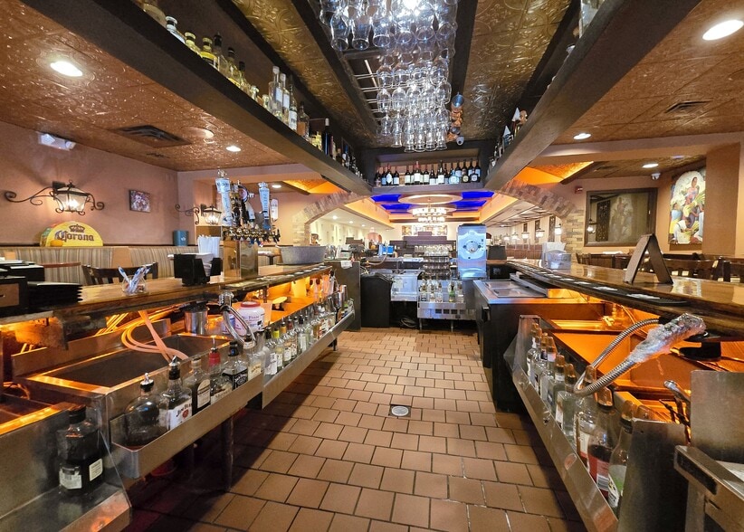 More Photos Of 354-356 Main St, Farmingdale Storefront For Sale