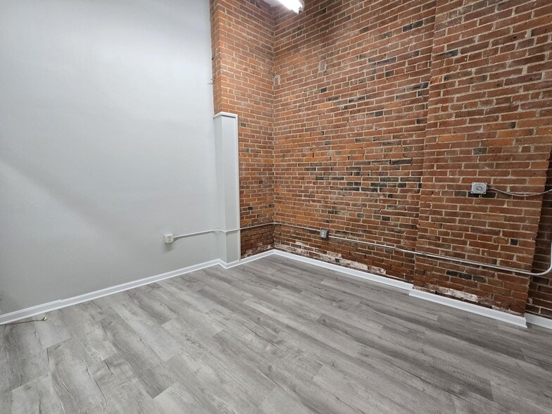 More Photos Of 1667 E 40th St, Cleveland Loft Creative Space For Sale