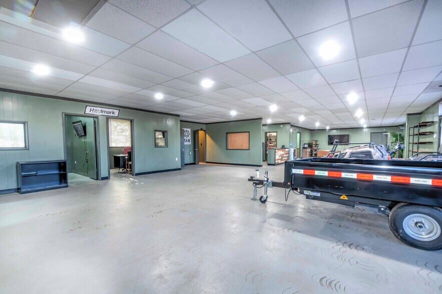 More Photos Of 214 N Highway 18, Chandler General Retail For Sale