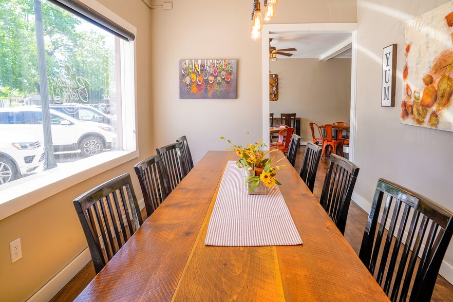 More Photos Of 123 Union Sq, Milford Restaurant For Sale
