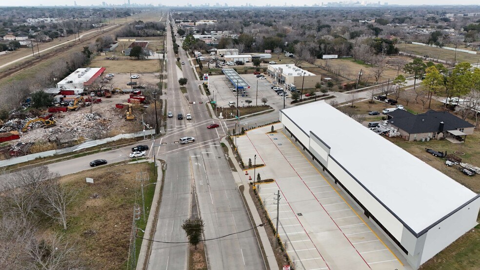 More Photos Of 14211 Hiram Clarke Rd, Houston Storefront For Lease