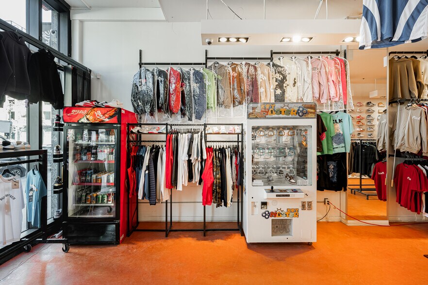 More Photos Of 1370-1384 Rue Sainte-Catherine O, Montréal Office Residential For Lease