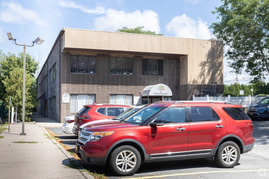 More Photos Of 1 Rabro Dr, Hauppauge Office For Lease