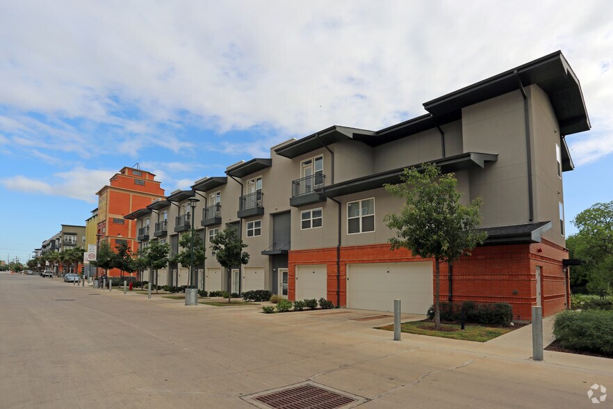More Photos Of 423 Blue Star, San Antonio Apartments For Lease
