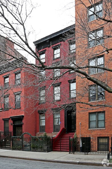 More Photos Of 315 W 18th St, New York Apartments For Sale